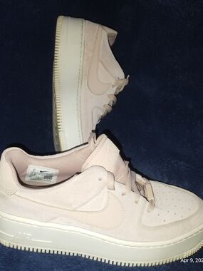 Nike Women’s Air Force 1 Sage Low Pale Pink Sneakers Size 9